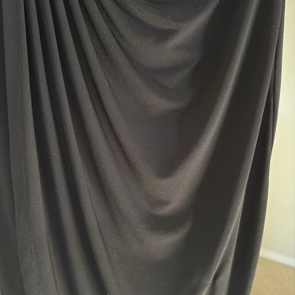 Connected Elegant Black Dress - Picture 4 of 6